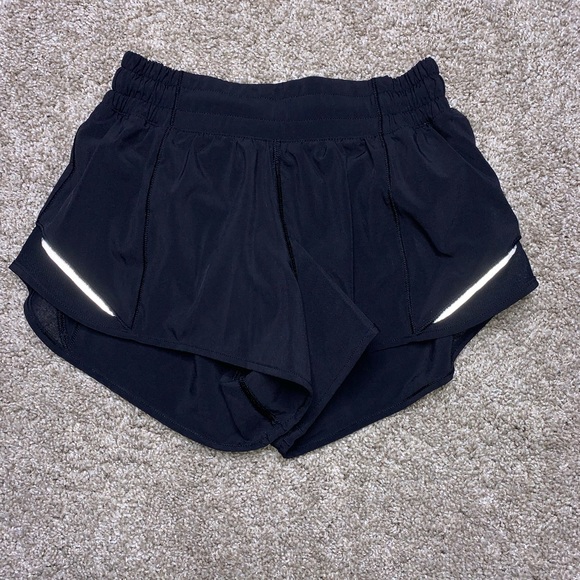 Lululemon Black Hotty Hot Short Size 2 - Picture 3 of 11